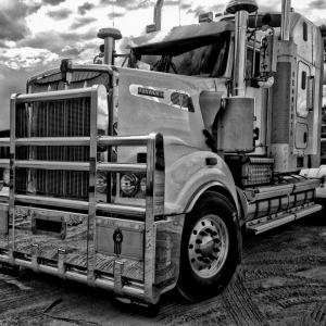 FULL-SPEC ROAD-TRAIN BULLBAR